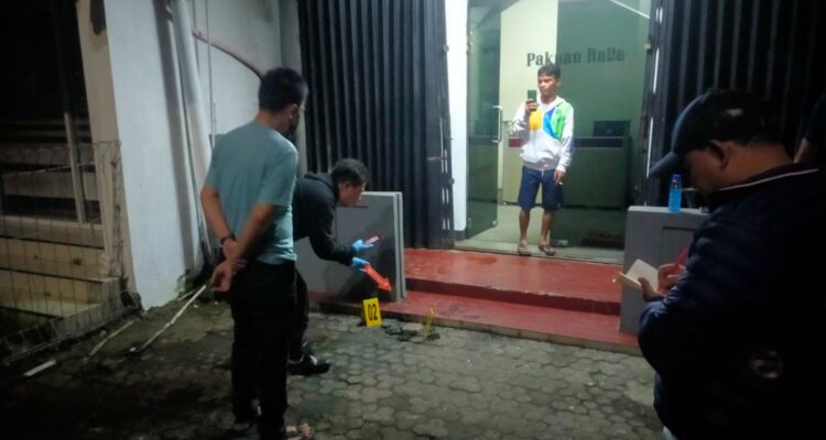 Polisi lakukan olah TKP kejadian pembakaran kantor media pakuan raya