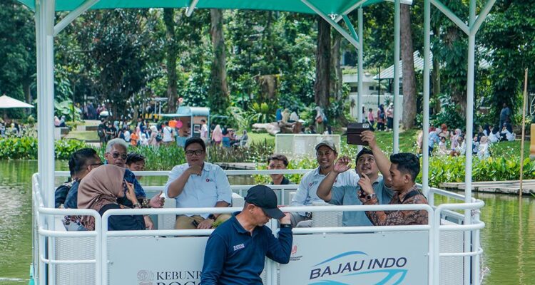 Kebun Raya Bogor menghadirkan wahana baru, yang diberi nama  Tutur Danau Boat Ride.