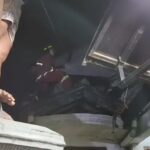 Evakuasi rumah kebakar lkarena kembang api di malam oergantian tahun baru Kota Bogor