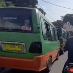 Angkot yang ngetem di Alun- Alun Kota Bogor menjadi terminal bayangan