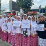 antusias Para pelajar saat penyambutan Wali kota danWakil Wali Kota Bogor sesuai pelantikan di seoanjang jalan Kota Bogor, Foto: Echa Nur Maulida