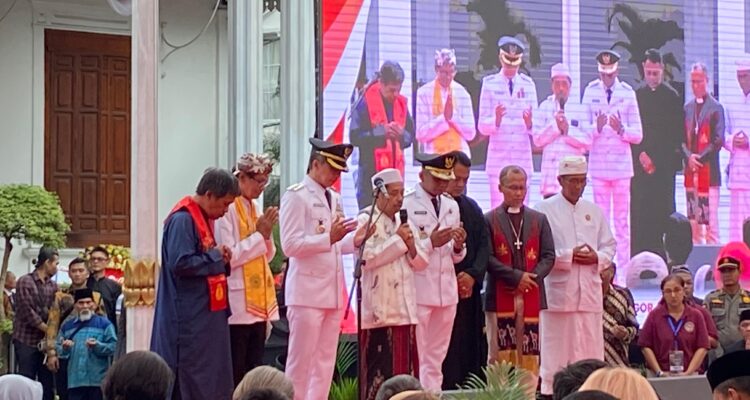 6 Tokoh Agama mengiringi doa untuk wali Kota Bogor dan wakil Walikota Bogor saat inagurasi, Foto Echa Nur Maulida