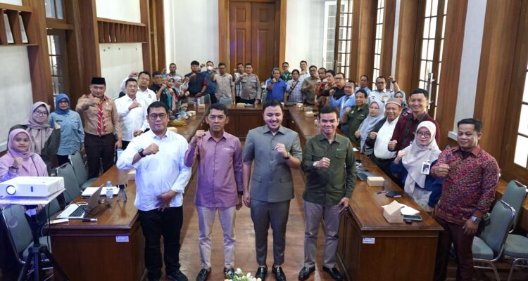 Pemerintah Kota (Pemkot) Bogor menggelar Rapat Koordinasi Hari Besar Keagamaan Nasional (HBKN) 2025 di Gedung Negara Kapresidenan Bogor, Selasa (25/2/2025).