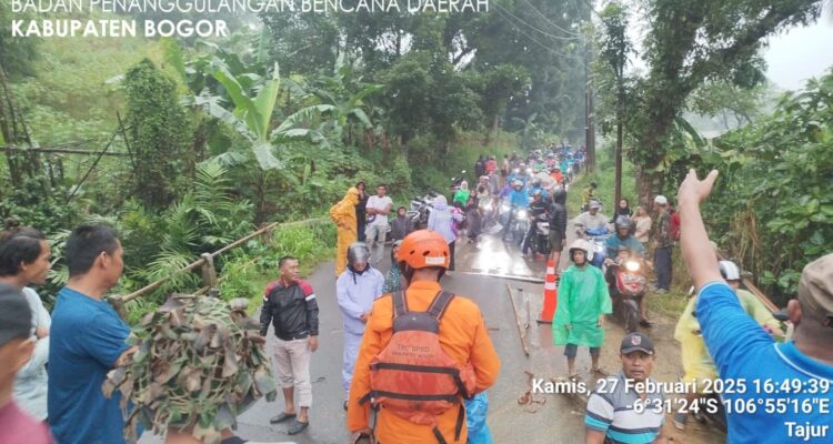 Jemnbatan ambrk di Citeureup Bogor