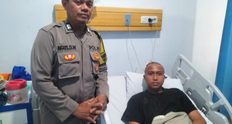 Polsek Citeureup saat menengok kondisi pria yang ditembak dengan soft gun saat membangunkan sahur dengan bedug
