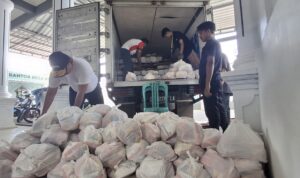 PPLI bagikan sembako pada warga nambo Bogor