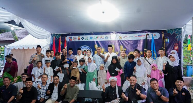 Foto bersama Pimpinan DPRD Kota Bogor dan PWI beserta Anak Yatim (Foto, Dokumentasi Setwan DPRD Kota Bogor)
