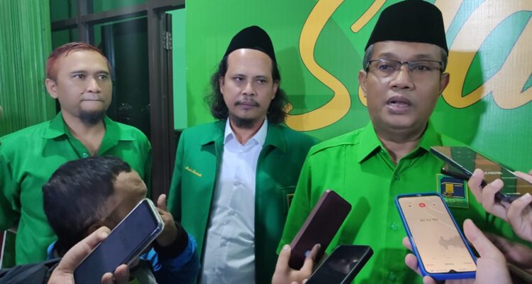 Ketua DPC PPP Kota Bogor, Zaenul Mutaqin (ZM) bersama Ahmad Aswandi dan Akhmad Saeful Bakhri (Foto, Dokumentasi DPC PPP Kota Bogor)