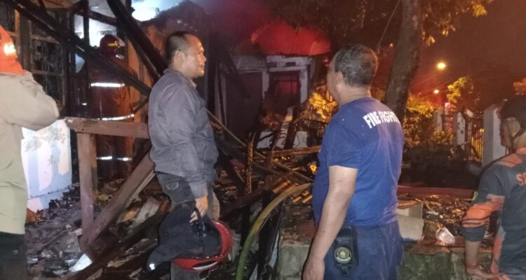 Proses evakuasi kebakaran di Bondongan di Bogor (Foto/Istimewa)