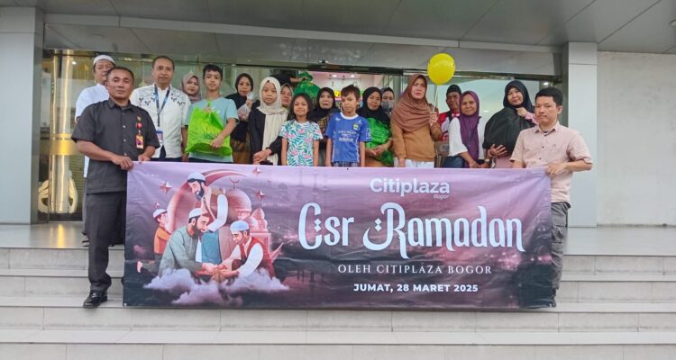 Citiplaza Bogor saat berfoto bareng bersama anak-anak yatim (Foto, Dok/Citiplaza Bogor)