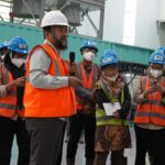 Kementerian Lingkungan Hidup (KLH) terus mengintensifkan kampanye “Indonesia Bebas PCBs 2028” sebagai bentuk komitmen terhadap penghapusan senyawa berbahaya Polychlorinated Biphenyls (PCBs), yang merupakan salah satu jenis pencemar organik persisten atau Persistent Organic Pollutants (POPs).