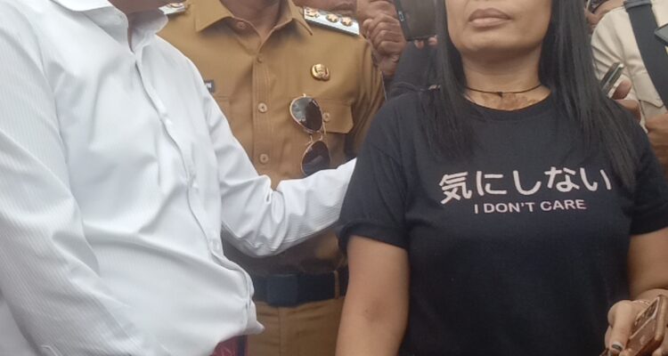 Gubernur Jawa Barat, Dedi Mulyadi saat bertemu warga di kawasan Batu Tulis Bogor