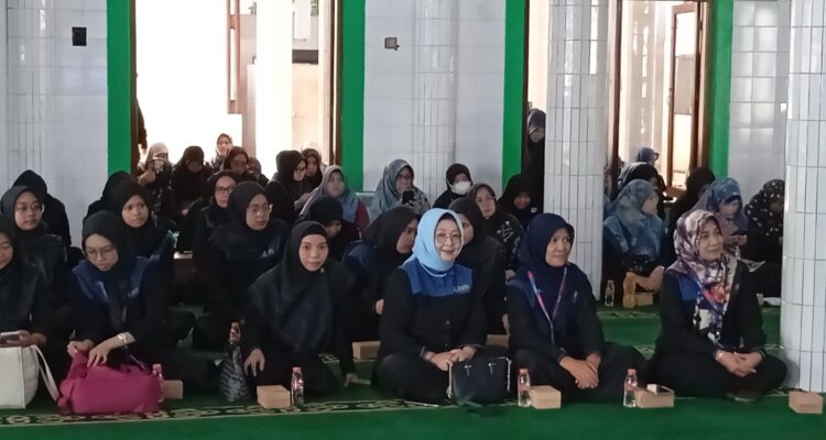 Sekolah Bosowa menggelar acara halal bihalal secara hybrid di tiga kota (Bogor, Cilegon dan Makassar), Senin (7/4/2025). Hala bihalal itu mengundang narasumber Ustadz Cecep Suherman S.Sos. Kredit foto: Dok Sekolah Bosowa