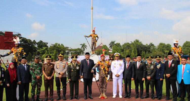 Pemkab Bogor dan Ketua DPRD Kabupaten Bogor berserta unsur forkopimda saat berfoto bersama