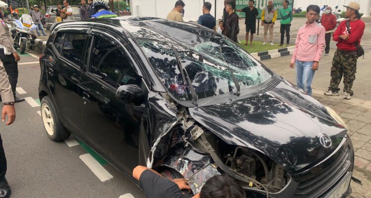 Mobil Daihatsu Ayla warna hitam yang alami kecelakaan di Jalan Pajajaran, Kota Bogor pada Rabu 21 Mei 2025