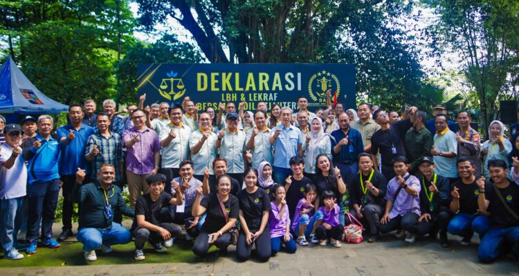 Wali Kota Bogor, Dedie A Rachim bersama Ketua dan Pengurus LBH BAS yang baru saja di deklarasikan