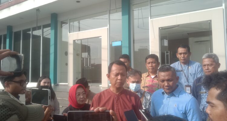 Wakil Wali kota Bogor, Jenal Mutaqin bersama perwakilan