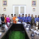 Foto bersama pembahasan Minol antara Pemkot dan DPRD Kota Bogor