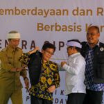 Menteri Koordinator Bidang Pemberdayaan Masyarakat (Menko PM), Abdul Muhaimin Iskandar bersama Wali Kota Bogor, Dedie A Rachim