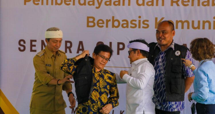 Menteri Koordinator Bidang Pemberdayaan Masyarakat (Menko PM), Abdul Muhaimin Iskandar bersama Wali Kota Bogor, Dedie A Rachim
