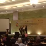 Rektor IPB, Arief Satria saat menerima penghargaan