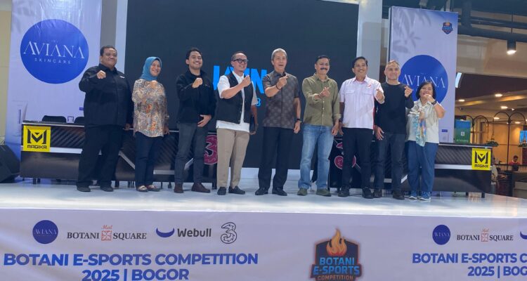 Wali Kota Bogor, Dedie A Rachim bersama Pengurus Pengcab ESI Kota Bogor saat membuka E sport Competition 2025