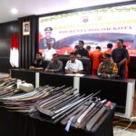 Satuan Reserse Kriminal Polresta Bogor Kota saat menggelar konferensi pers kasus tawuran dengan sejumlah alat bukti sajam