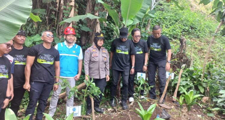 Wakil Walikota Bogor, Jenal Mutaqin saat penanaman pohon bersama KPP dan Polresta Bogor Kota