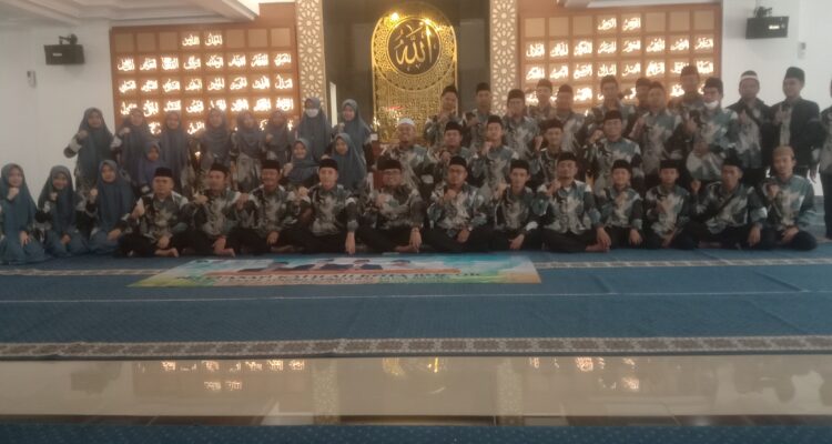 Wali kota bogor, Dedie A Rachim saat melepas peserta tilawatil quran di masjid at taqwa Balaikota Musabaqah Tilawatil Qur'an