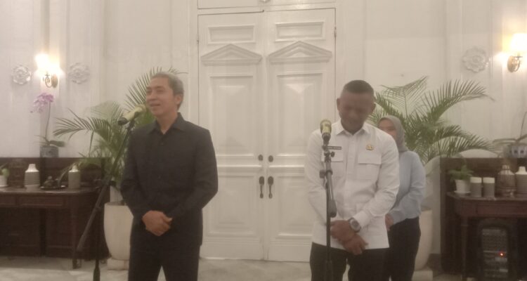 Wali kota Bogor dan Wakil Wali Kota Bogor, Dedie A Rachim-Jenal Mutaqin saat mengumumkan Deni Mulyadi Sebagai Sekda Kota Bogor