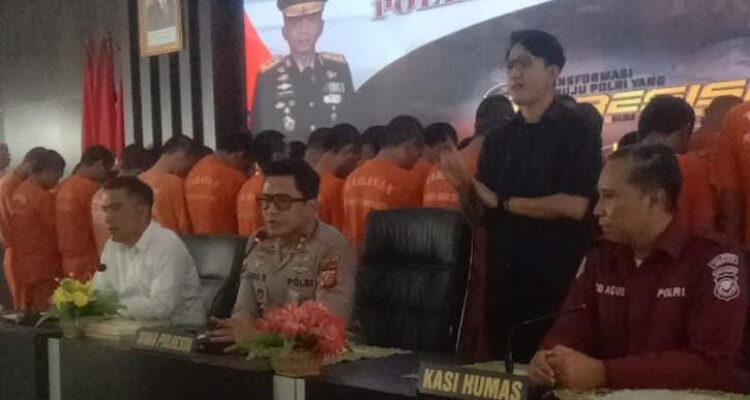 Waka Polresta Bogor Kota, AKBP Indra Ranu saat memberikan keterangan kasus narkoba selama bulan April-Mei 2025