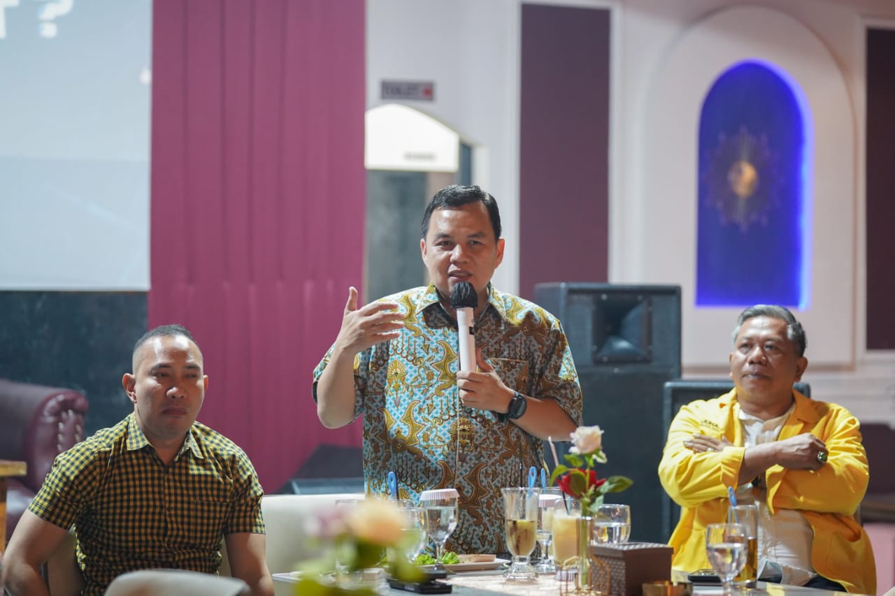 Ketua DPRD Kota Bogor, Adityawarman Adil, Wakil Ketua I DPRD Kota Bogor, M. Rusli Prihatevy, dan Sekretaris Komisi IV Juhana