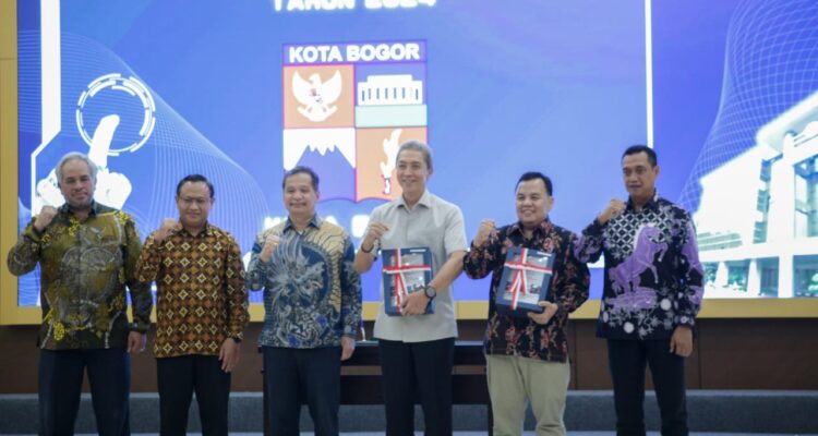 Pemerintah dan DPRD Kota Bogor saat menerima WTP yang ke 9 kalinya