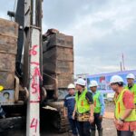 Proyek revitalisasi Pasar Leuwiliang resmi dimulai pada Rabu (18/6), ditandai dengan pemasangan tiang pancang pertama