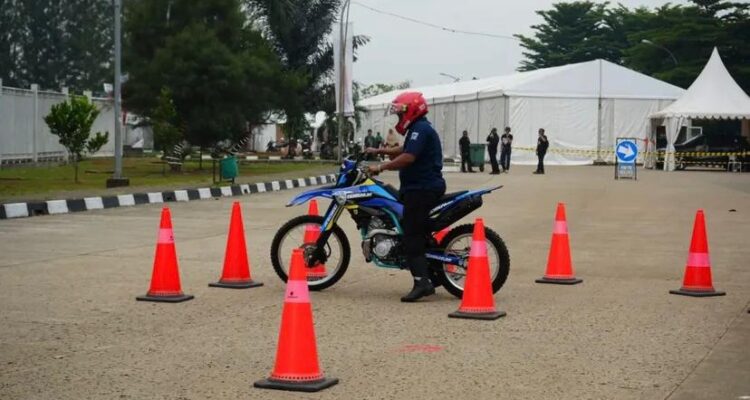 salah satu pemotor yang sedang melakukan edukasi keselamatan berkendara digelar dalam rangkaian Kabogorfest 2025