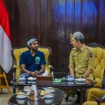 Wali Kota Bogor, Dedie A. Rachim, menyambut langsung kedatangan Sahil Jha, pemuda asal India yang melakukan kampanye Save oil, Foto/Humas Pemkot