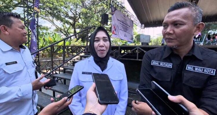 Kepala Bapas Kelas IIA Bogor, Murbandini (Tengah), Kepala Subsi Bimbingan Klien Dewasa (BKD) Bapas Kelas IIA Bogor, Firmansyah (Kiri), Wakil Wali Kota Bogor, Jenal Mutaqin (Kanan)