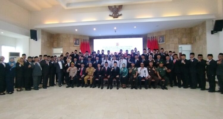 Foto Bersama Wali kota dan Wakil Walikota bersama forkopimda dan jajaran kepadal dinas yang baru