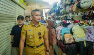 Wakil Walikota Bogor,m Jenal Mutaqin saat berkunjung ke Pasar Kebon Kembang