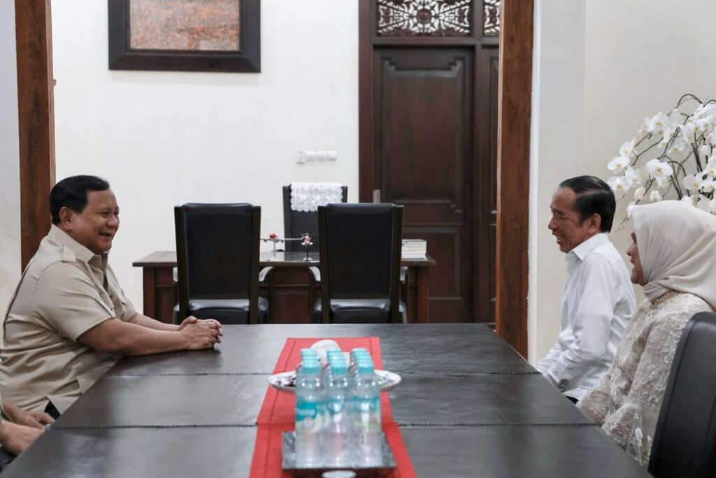 Presiden Republik Indonesia, Prabowo Subianto saat berkunjung ke kediaman Joko Widodo di Surakarta, Foto/X Twitter Prabowo Subianto