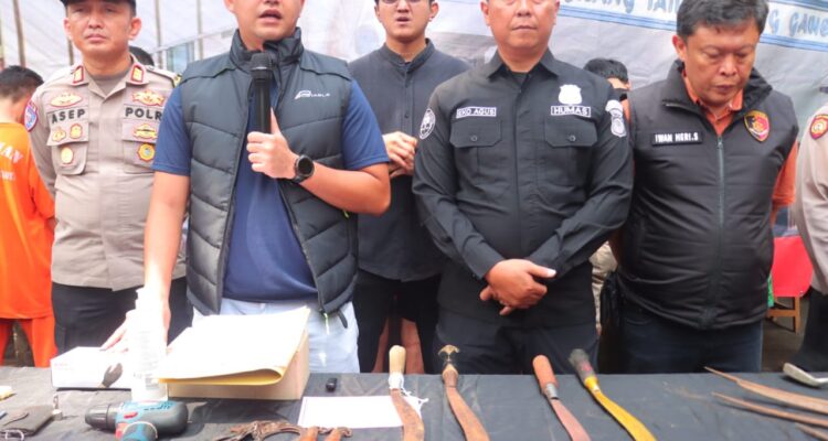 Kasat Rekrim Polresta Bogor Kota, AKP Aji Rizanaldi bersama jajaranya melakukan konferensi pers soal curanmor, foto/Humas Polresta Bogor Kota