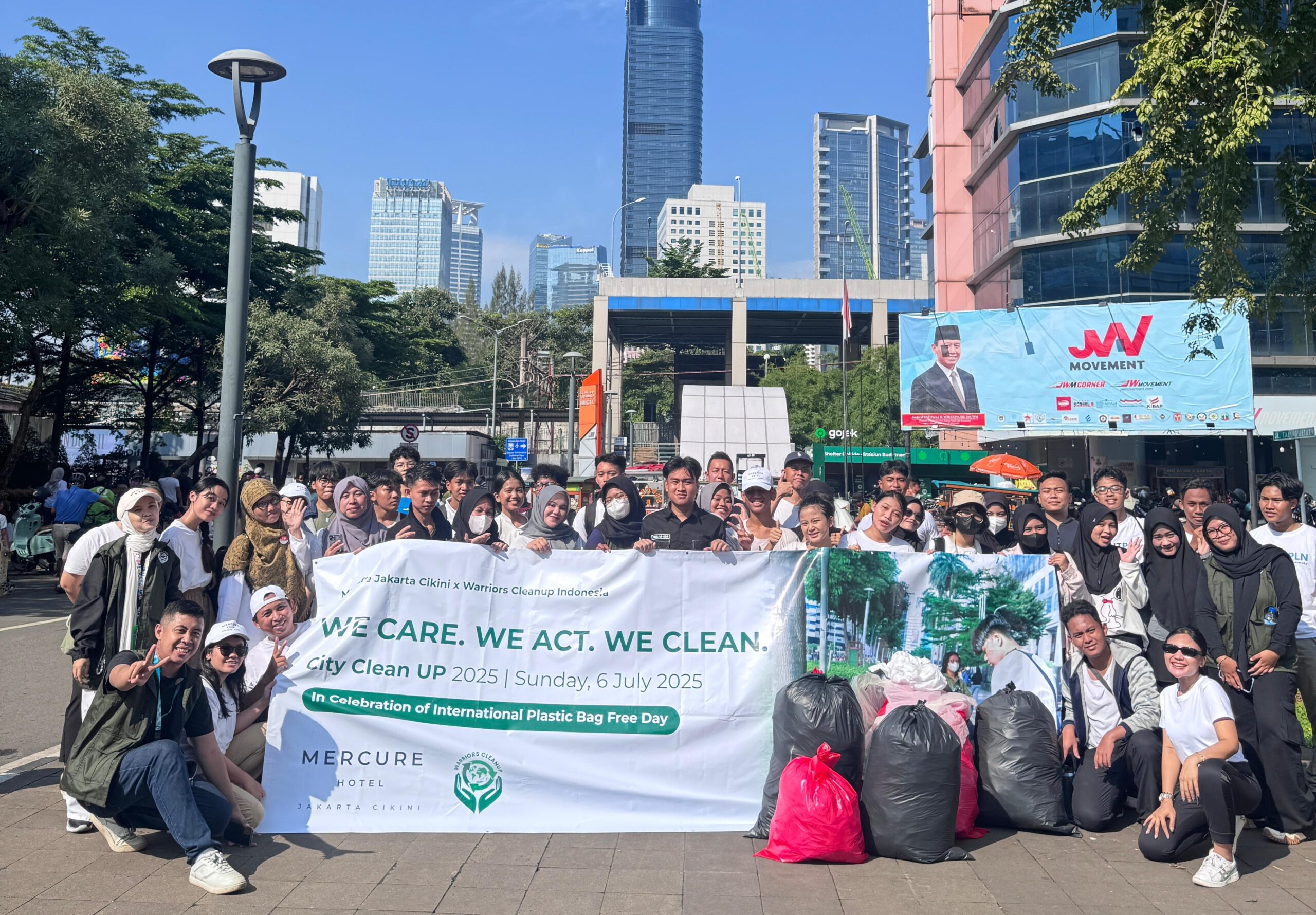 Mercure Jakarta Cikini berkolaborasi dengan komunitas Warriors Cleanup Indonesia menggelar aksi bersih-bersih di kawasan Car Free Day Jakarta, Minggu pagi 06 Juli 2025, foto/Istimewa Mercure Jakarta Cikini berkolaborasi dengan komunitas Warriors Cleanup Indonesia menggelar aksi bersih-bersih di kawasan Car Free Day Jakarta, Minggu pagi 06 Juli 2025, foto/Istimewa