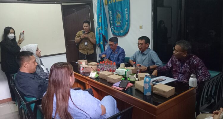 Fraksi PAN Kota Bogor saat melakukan kunjungan ke PGRI, Foto/Istimewa