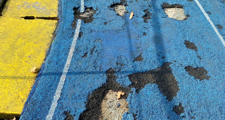 Kondisi joging track lapangan sempur yang kembali alami kerusakan, Foto/Echa Nur Maulida
