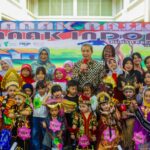 Foto bersama Dedie A Rachim bersama anak-anak di hari anak nasional 2025/Foto, Diskominfo Kota Bogor