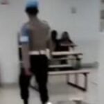Seorang polisi terlihat mendatangi sebuah kampus di Bante karena menyalakan lagu Sukatani, Foto/Instagram