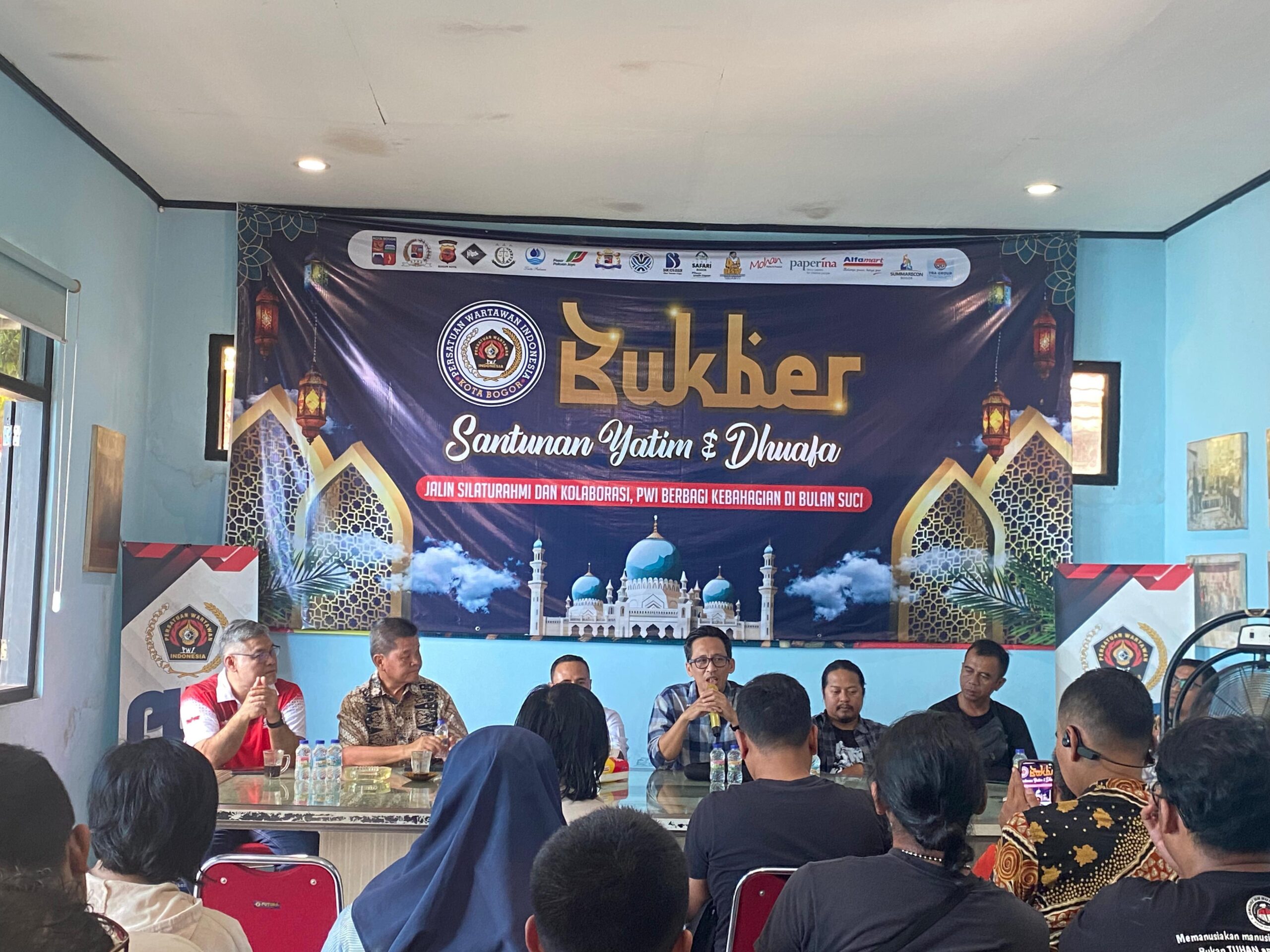 Panita Festival Merah Putih saat bersilahturami dengan PWI, IJTI dan PFI, Foto /Echa Nur Maulida