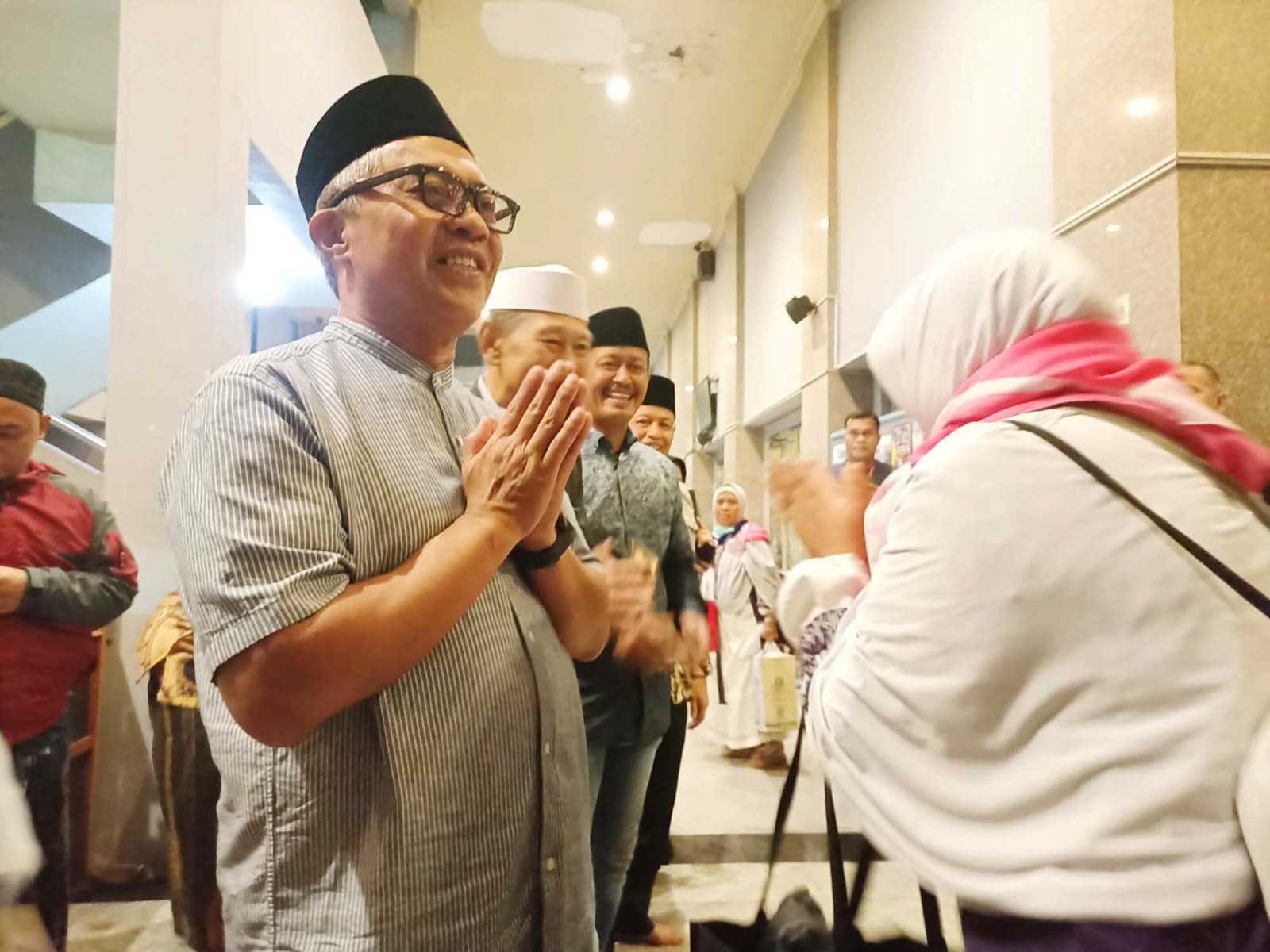 Sekda Kota Bogor, Denny Mulyadi saat menyambut para jamaah haji Kota Bogor, Foto Diskominfo kota Bogor