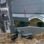 Banjir membuat satu motor terseret arus, Foto/Istimewa