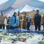 Wakil Ketua Komisi I DPRD Kota Bogor, Hj. Hakanna dari fraksi PAN mewakili Ketua DPRD Kota Bogor, menghadiri pemusnahan belasan ribu minuman alkohol (minol) ilegal, foto/Humpro Setwan DPRD Kota Bogor